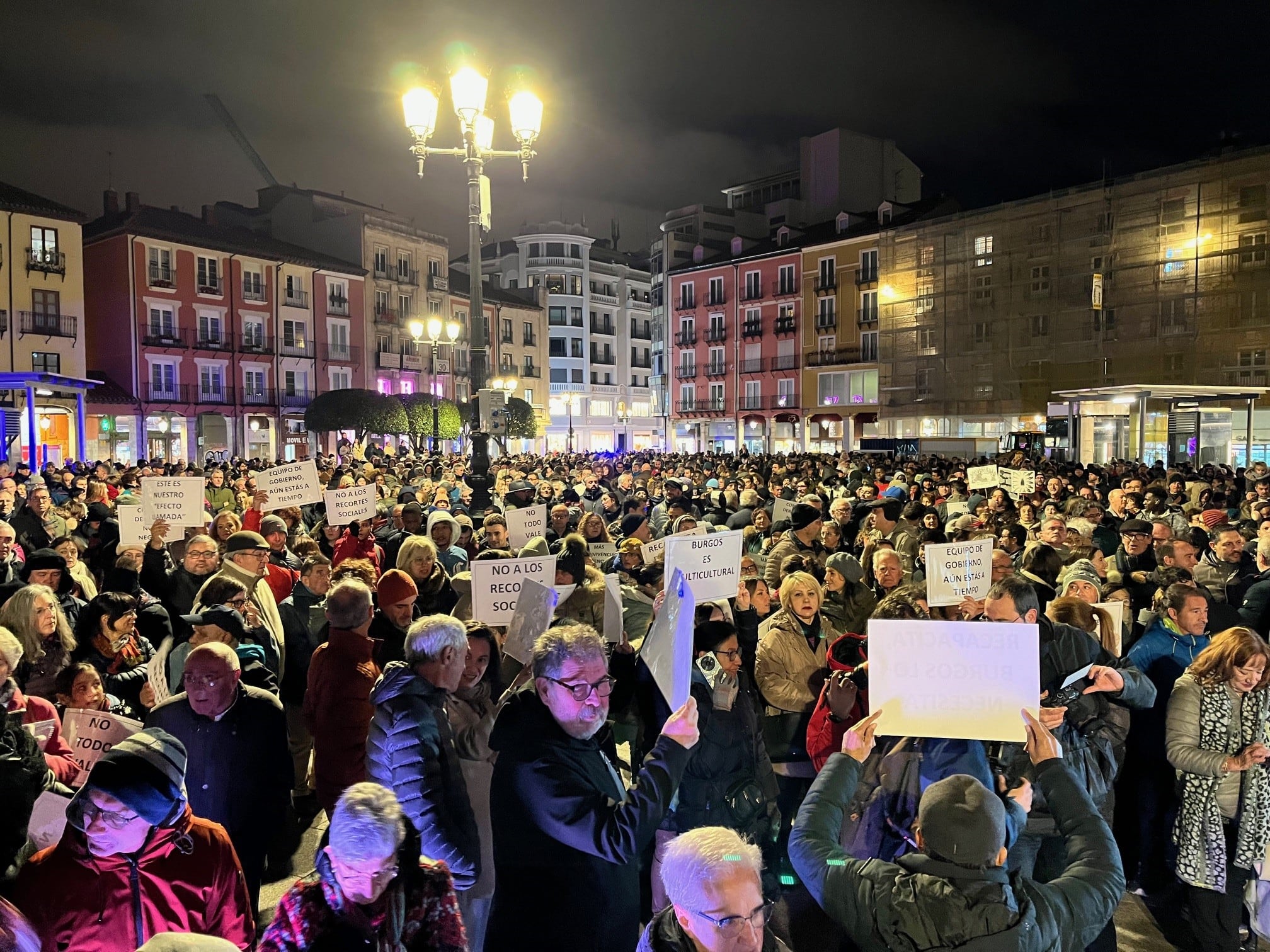 Concentración de apoyo a las ong que trabajan con migrantes en Burgos