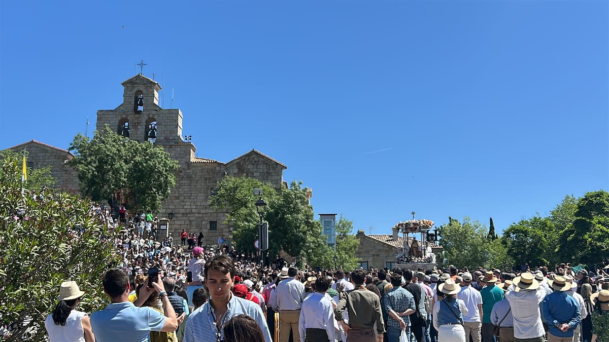 Devoción multitudinaria durante la Romería de la Virgen de la Cabeza