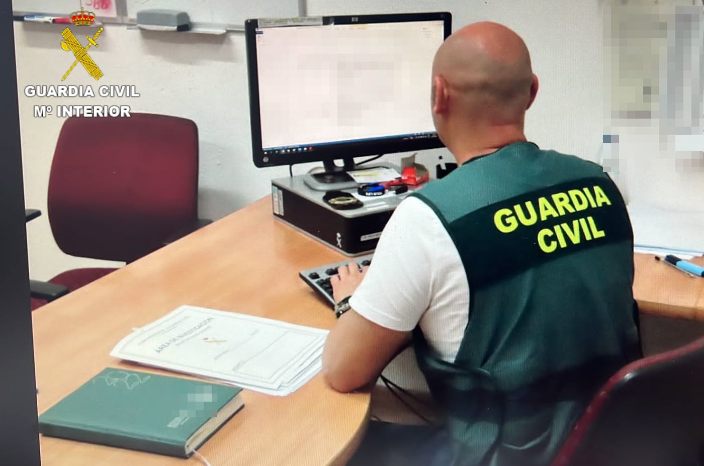 Agente del puesto principal de la Guardia Civil en Costa Teguise, Lanzarote.