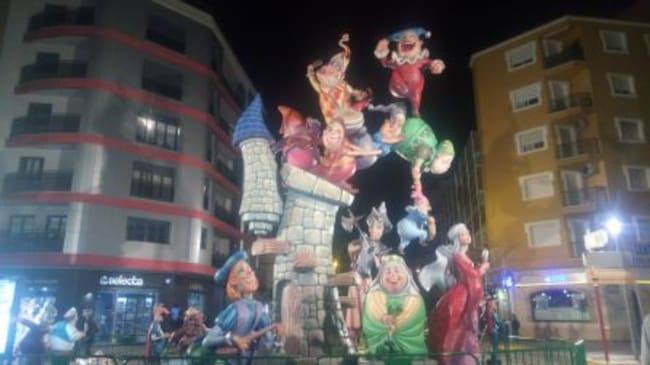 Monumento de la falla Saladar.