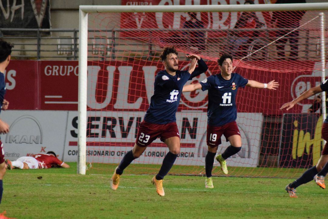 Julen Gutiérrez celebra el tanto de la victoria