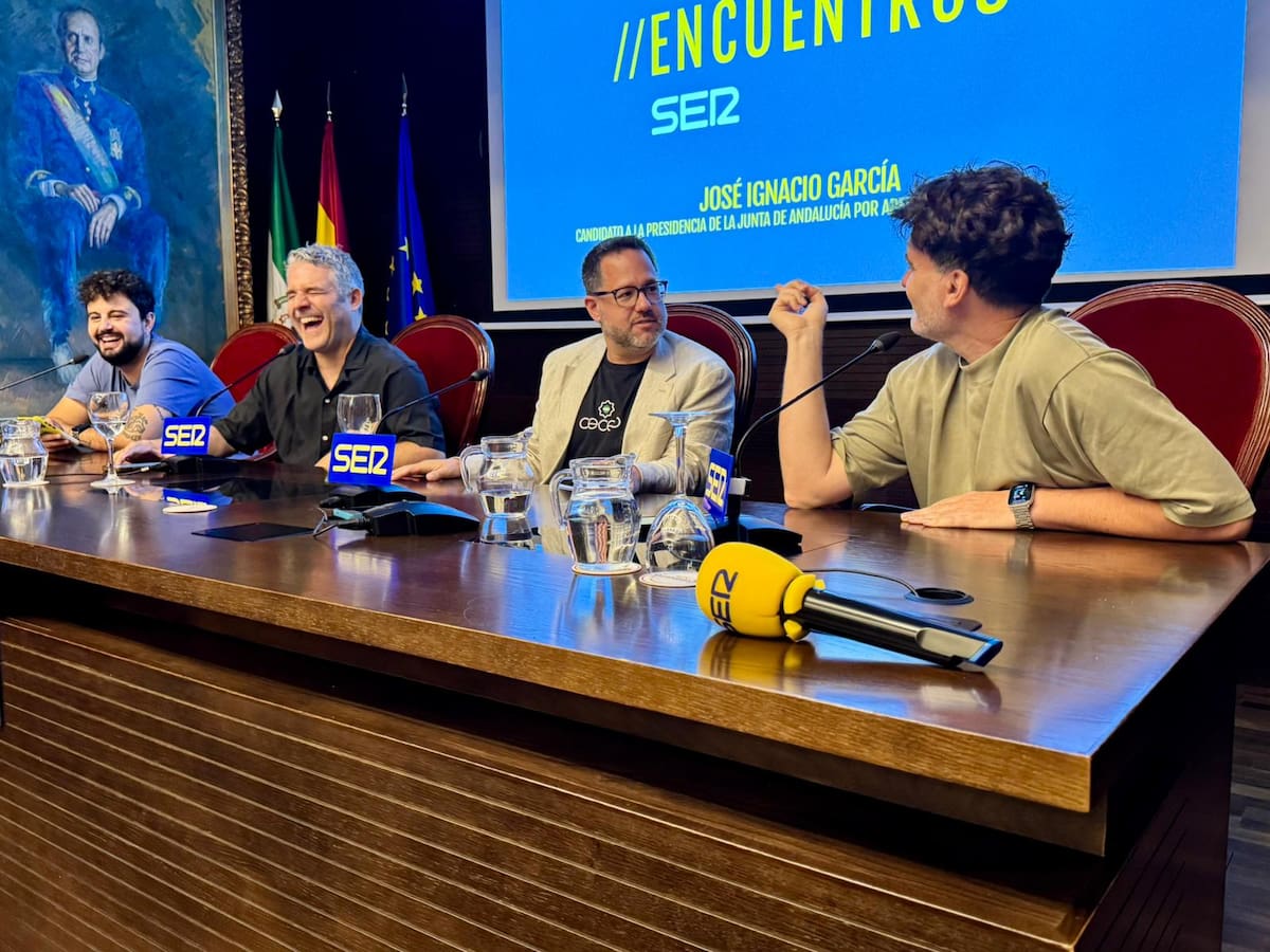 El salón de actos de la Cámara de Comercio de Sevilla ha acogido el Encuentro SER protagonizado por el candidato de Adelante Andalucía a la presidencia de la Junta, José Ignacio García