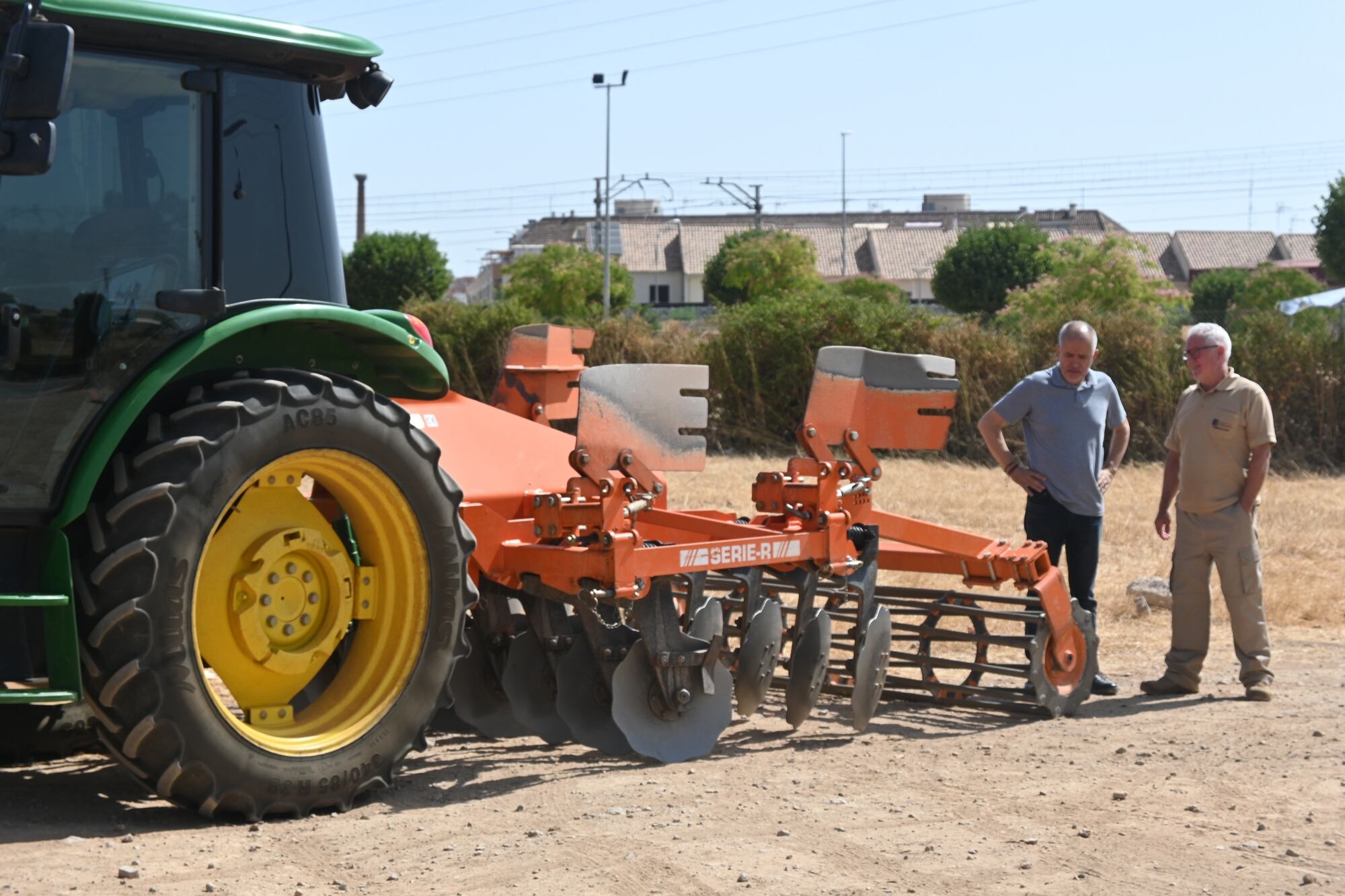 Valdepeñas ofrece un servicio de préstamo de maquinaria para facilitar la labor a agricultores y ganaderos