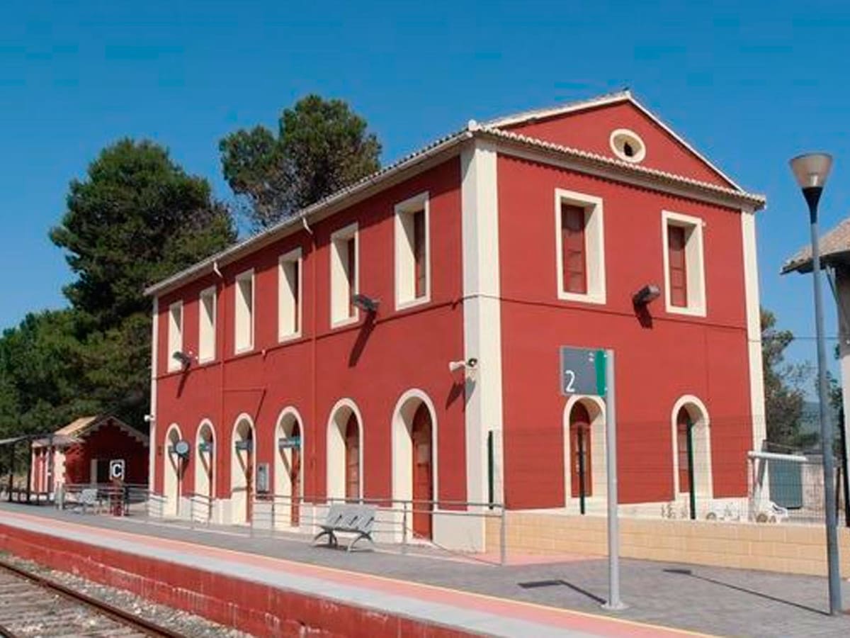 Cambios en los horarios entre València y Alcoi: Renfe ajusta el transporte alternativo por obras