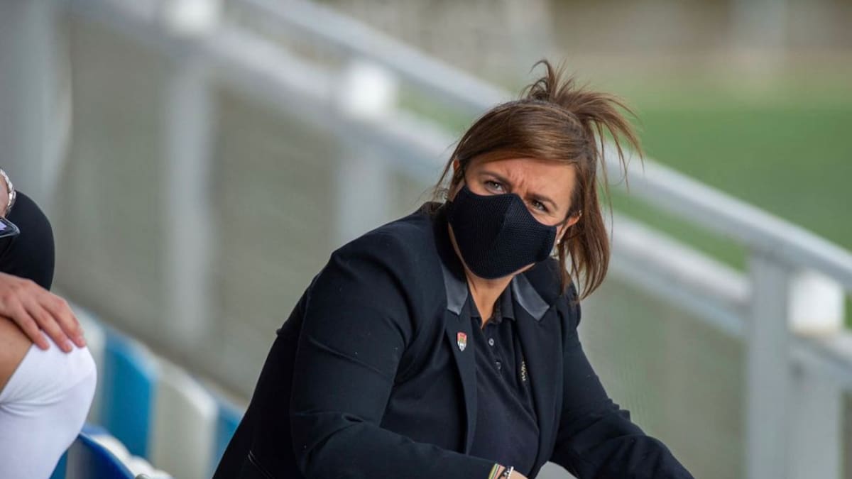 Pionera a pie de campo