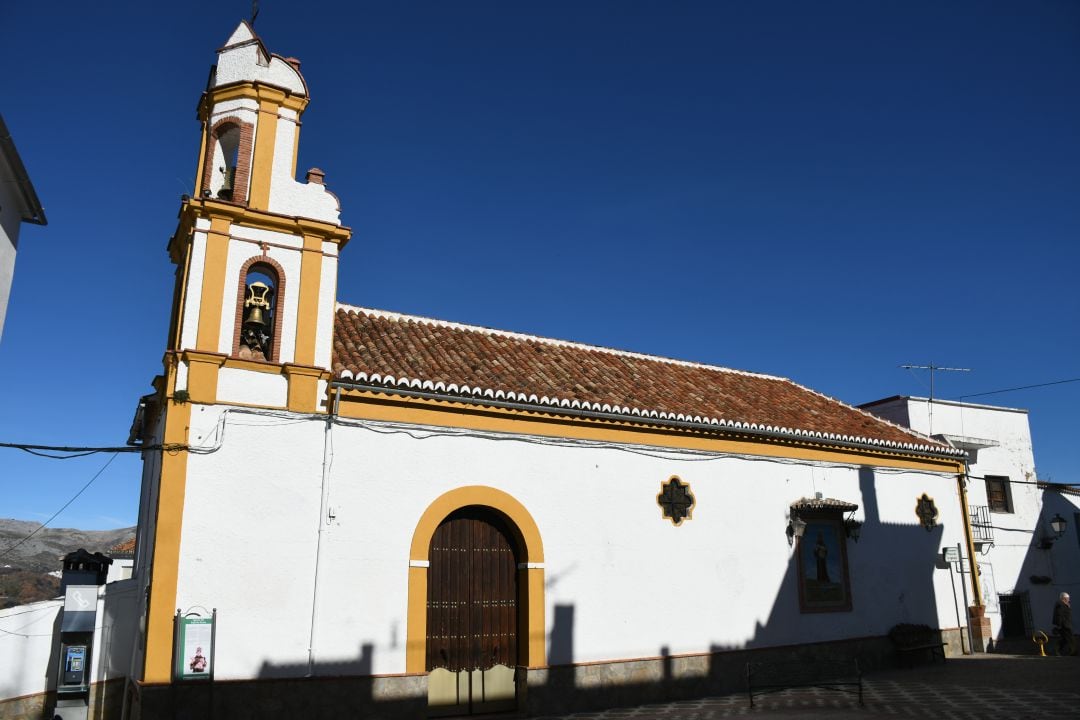 Entrada prinicipal de la Iglesia del Espíritu Santo 