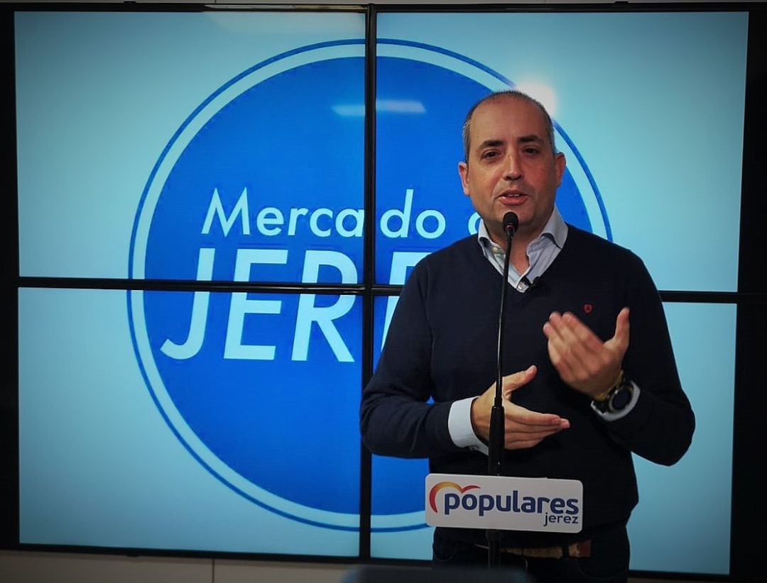 Antonio Saldaña durante la rueda de prensa del PP este martes