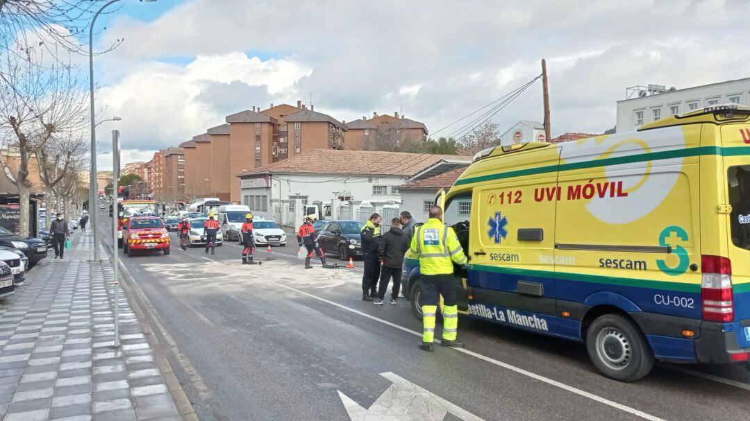 El accidente ha obligado a dar paso alternativo al tráfico en Hermanos Becerril