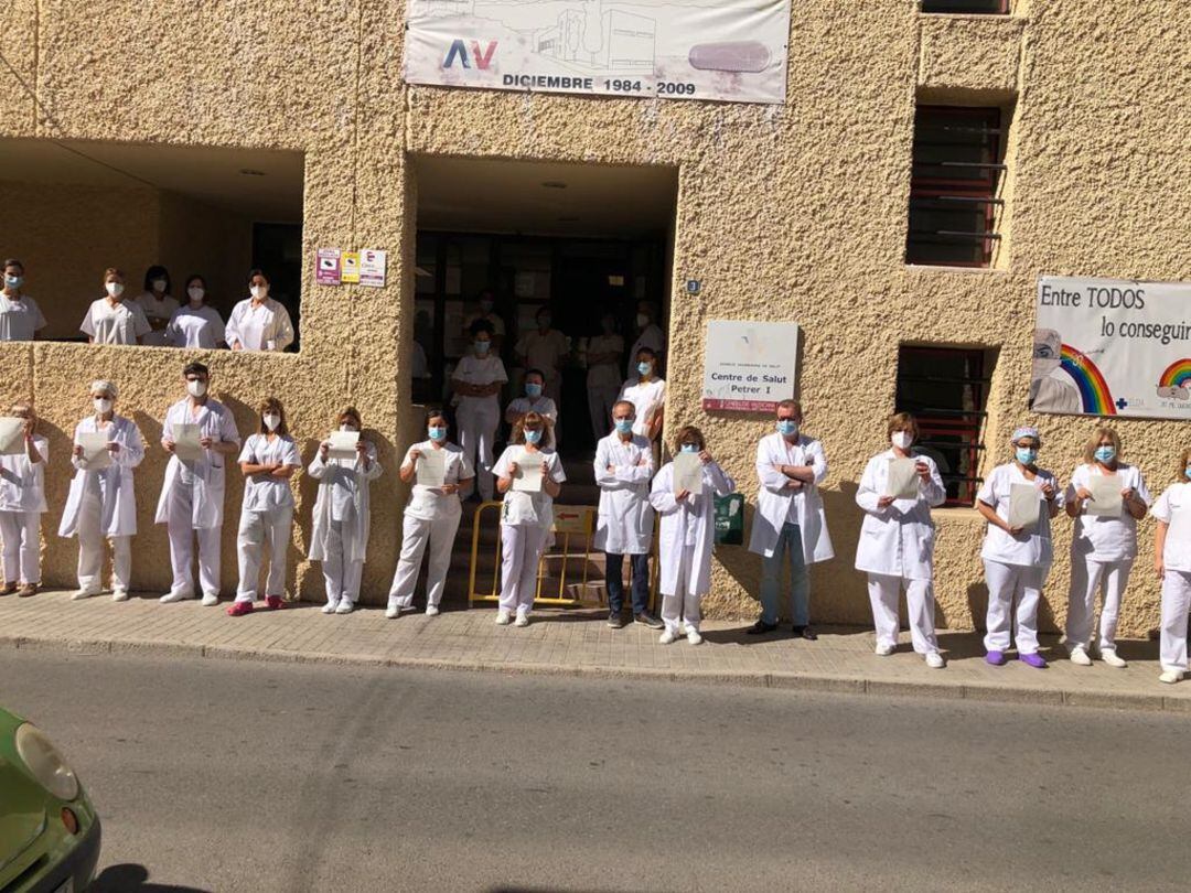 Protesta de los sanitarios del Centro de Salud Petrer I contra la agresión 