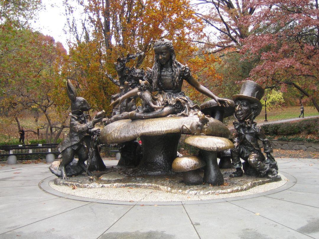 Escultura &#039;Alicia en el país de las maravillas&#039; de Central Park