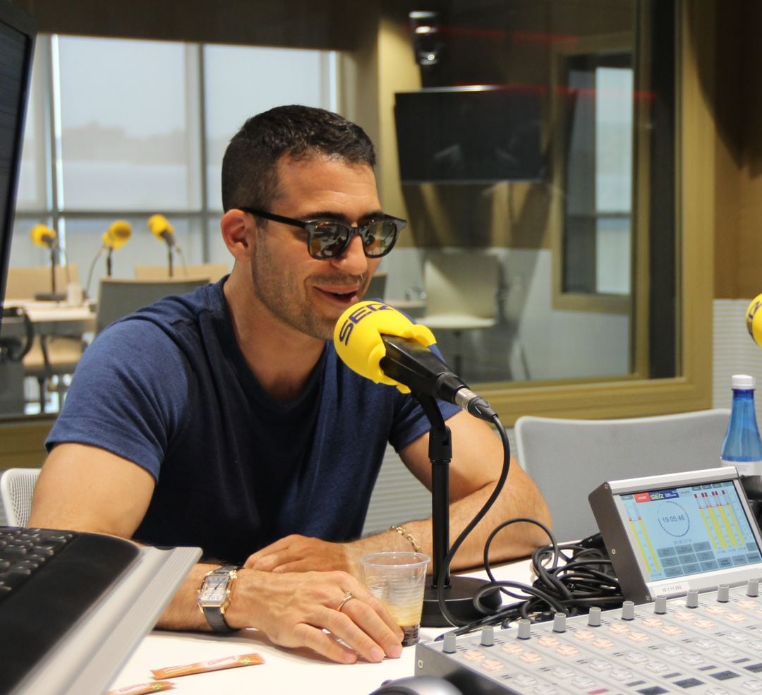 Miguel Ángel Silvestre en una entrevista en Hoy por Hoy Castellón. 