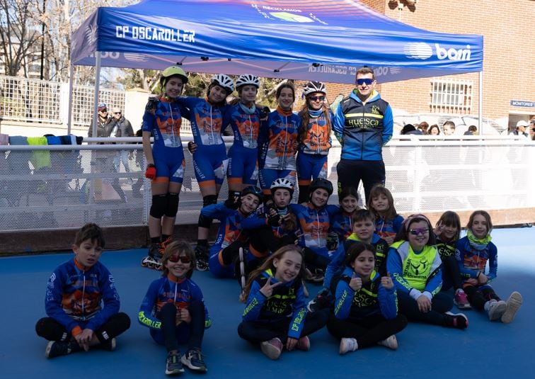 Jóvenes patinadores del Club Oscaroller en la Liga Aragonesa