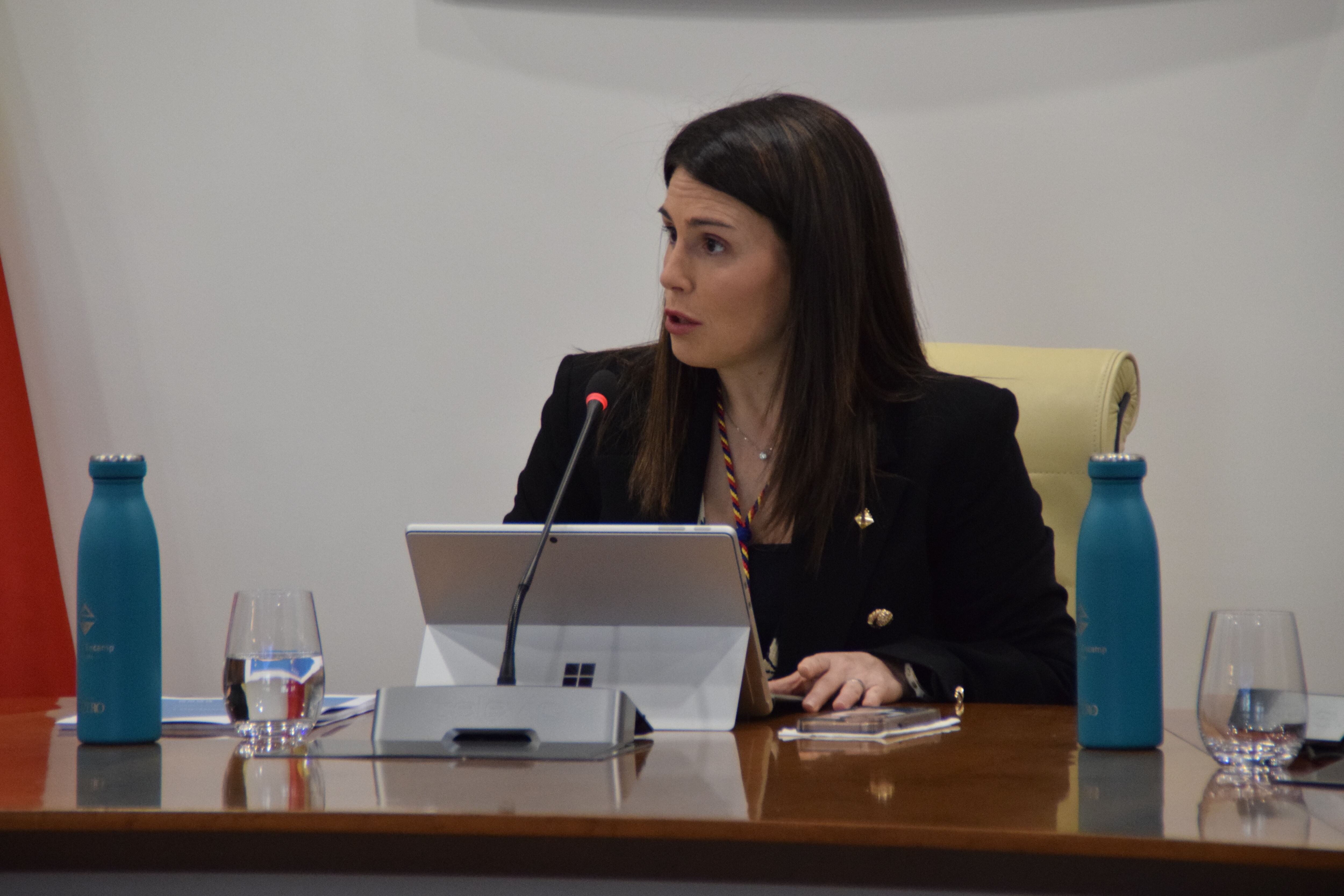 La cònsol major d&#039;Encamp, Laura Mas, durant la sessió de comú d&#039;ahir