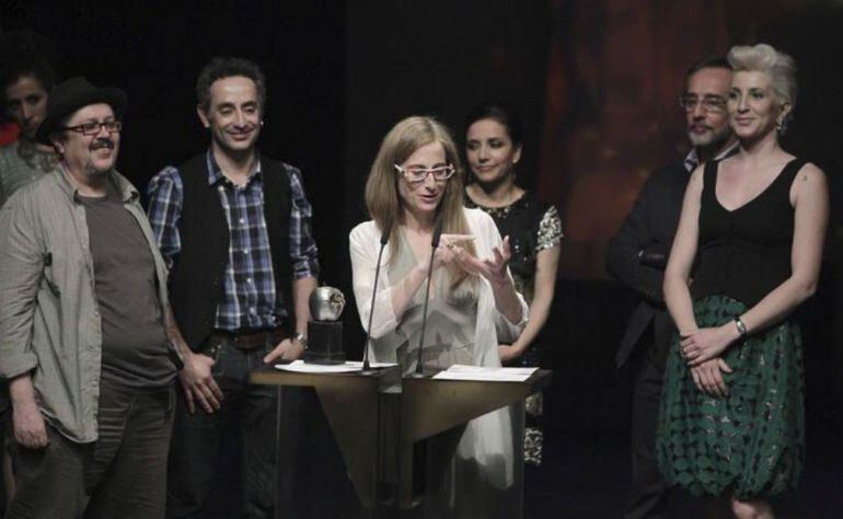 Marta Torres, en el centro de la imagen, cuando recibió el Premio Max de Teatro en el año 2013