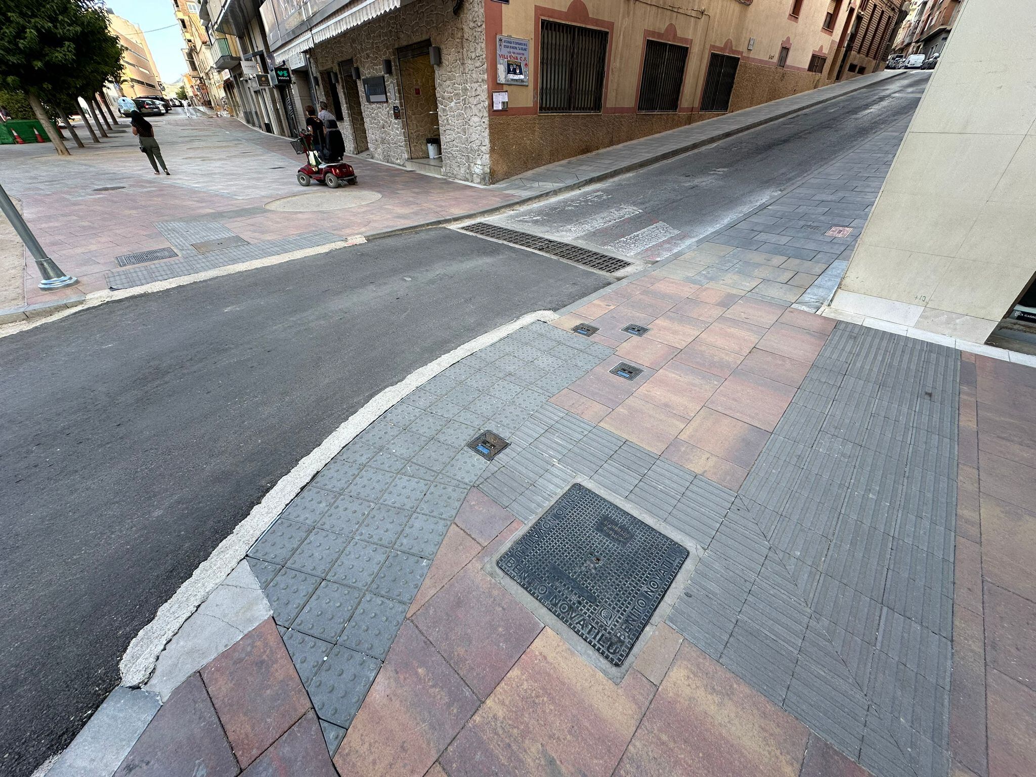 Errores en la acera comentados por el PP