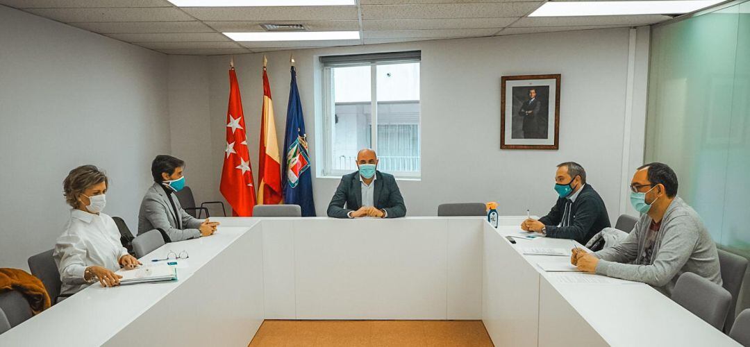 Reunión del alcalde y los empresarios