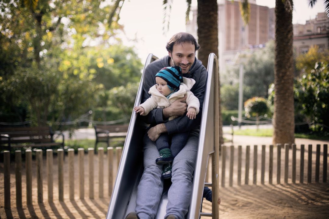 Los padres disfrutarán de tres semanas más de permiso de paternidad a partir de abril. 