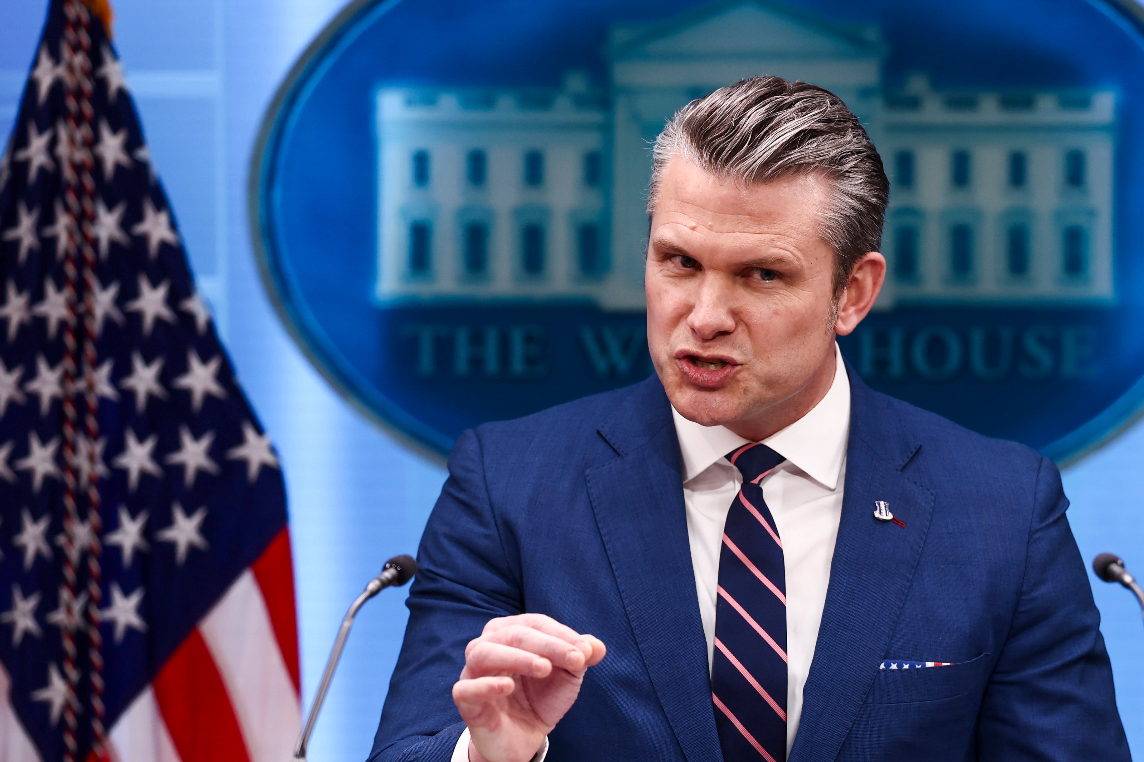 Pete Hegseth, en una rueda de prensa desde el Pentágono. EFE/EPA/JIM LO SCALZO