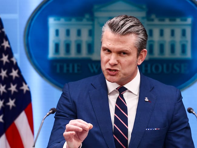 Pete Hegseth, en una rueda de prensa desde el Pentágono. EFE/EPA/JIM LO SCALZO