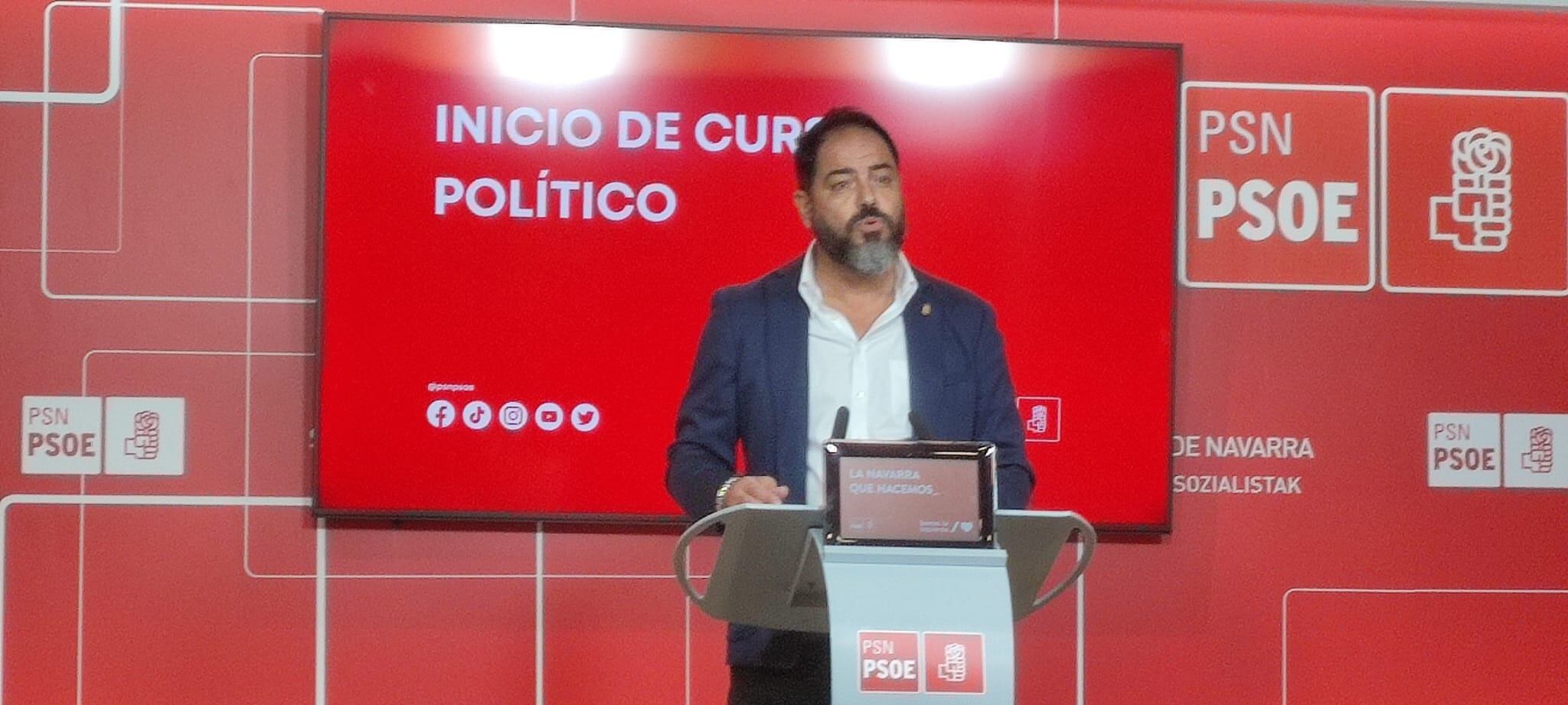 Ramón Alzórriz en la presentación del nuevo curso político en la sede del PSN de Pamplona