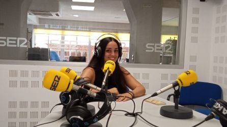 Mari Nieves Muñoz, en los estudios de Cadena SER Puertollano