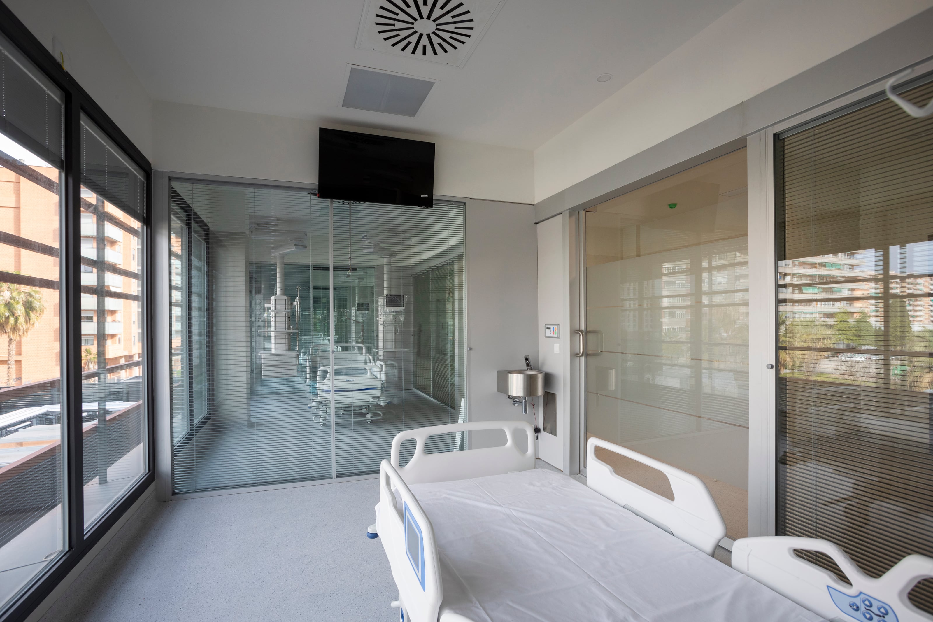 El Hospital Vithas Valencia Turia apuesta por una innovadora UCI con luz natural