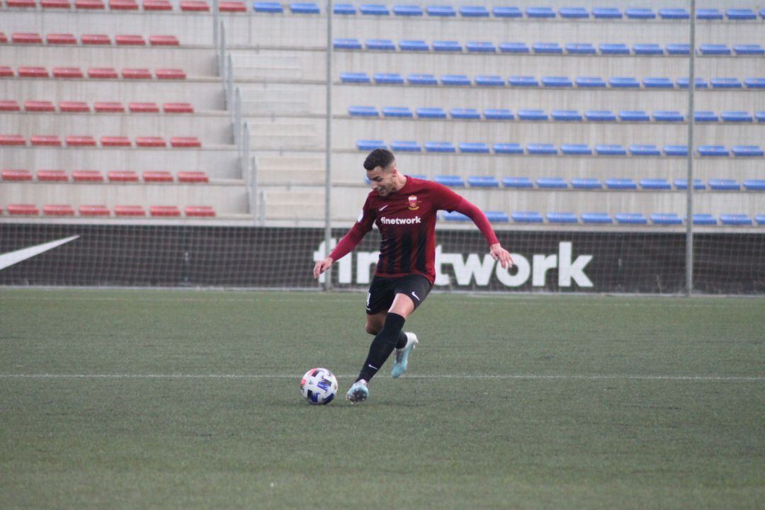 Kevin Sanz volverá a formar en el centro de la zaga