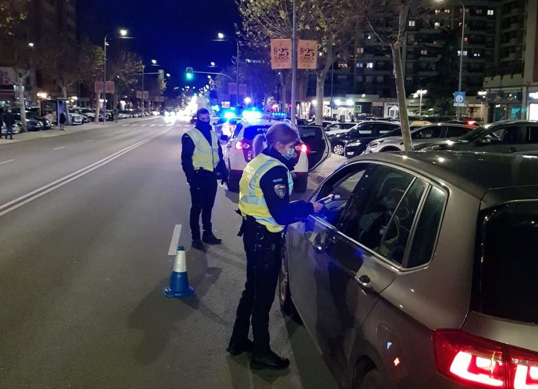 Efectivos de Policía Local y Agentes de Movilidad de Cuenca efectúan controles de alcohol y drogas durante esta semana