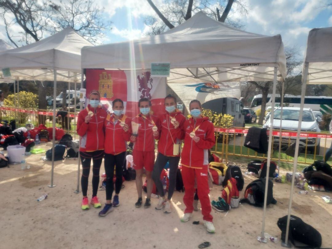 Tres atletas segovianas, subcampeonas de España de cross con Castilla y León