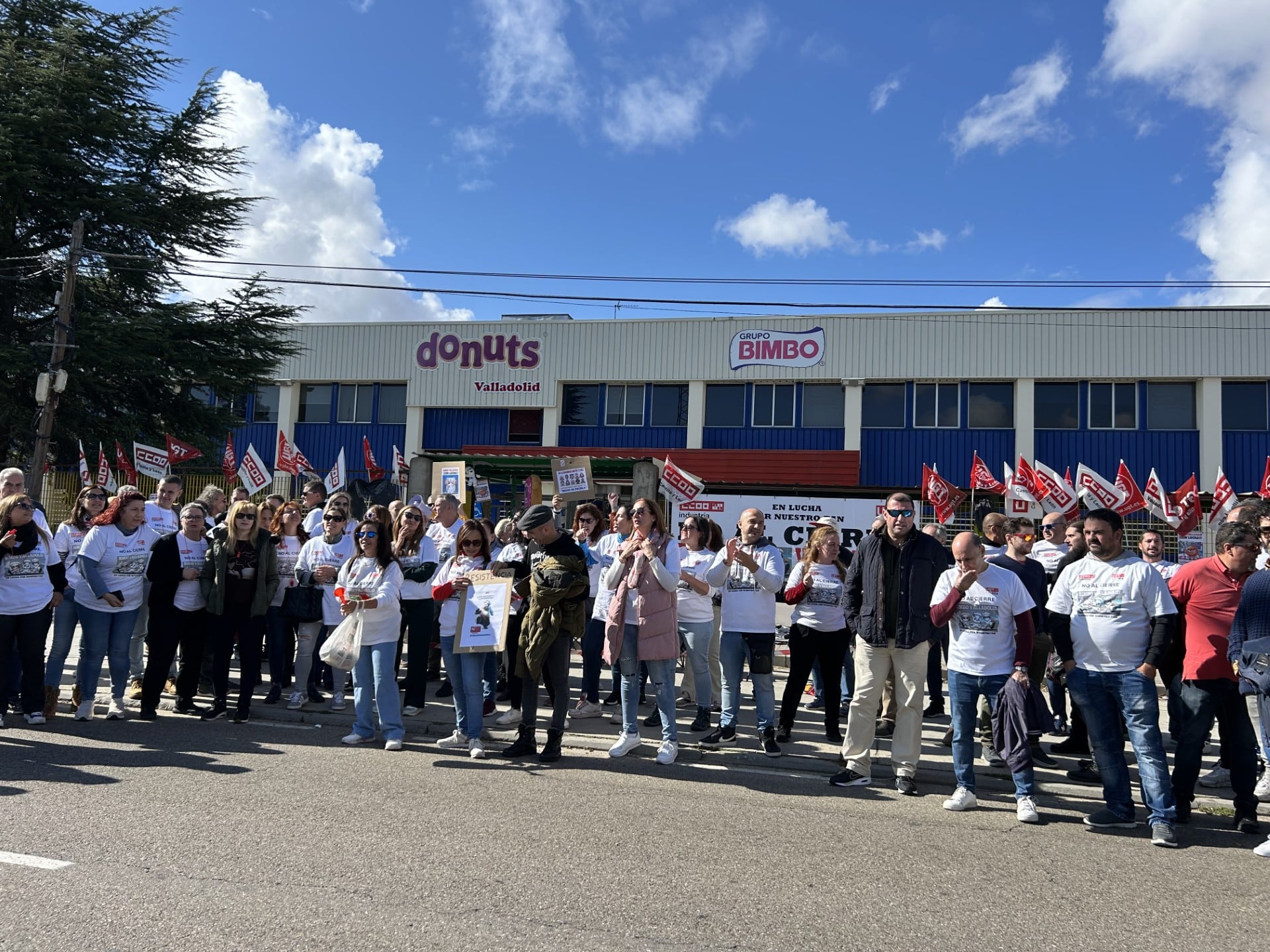 Imagen de archivo. Concentración de los trabajadores de Bimbo a las puertas de la fábrica de Valladolid