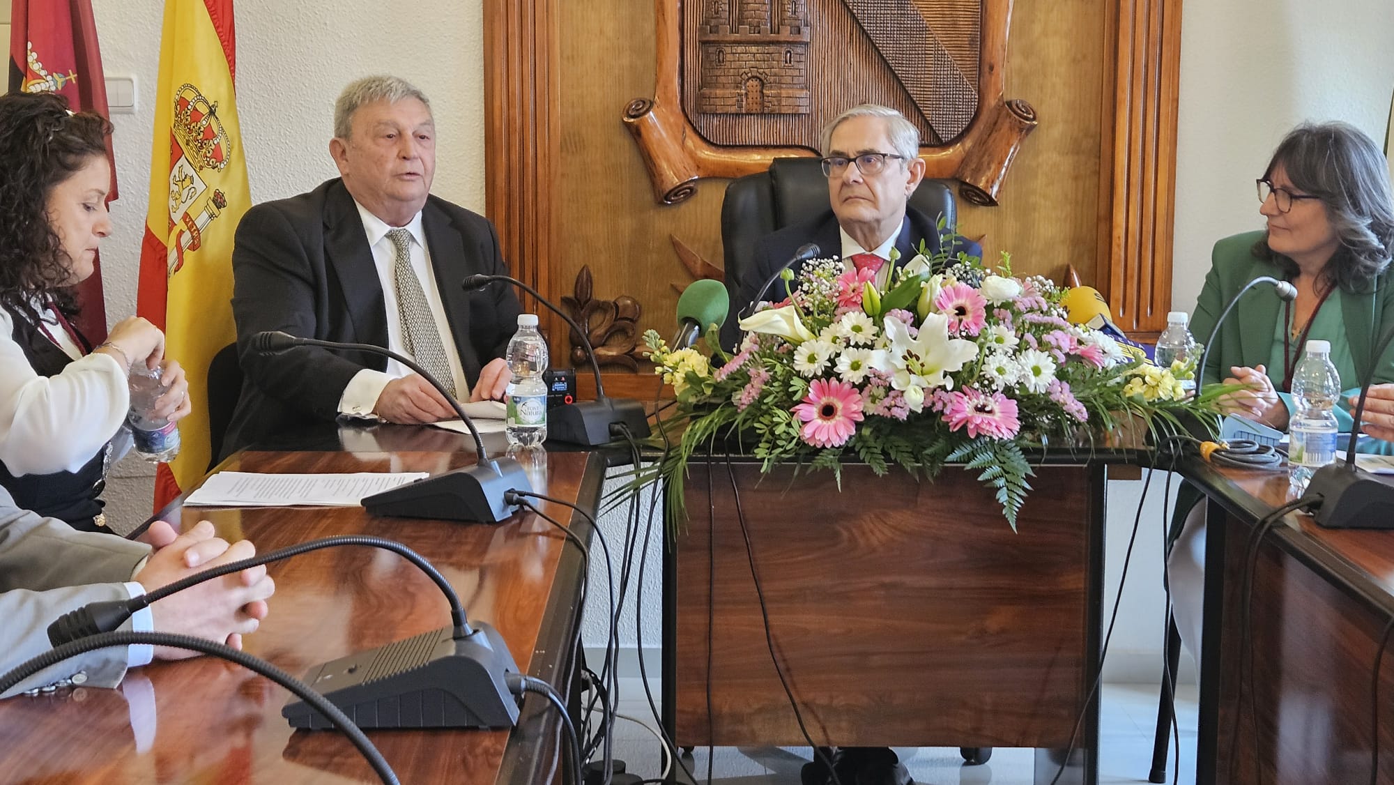 Momento de la intervención de Antonio Fernández Valadés, presentando a su hermano Ricardo