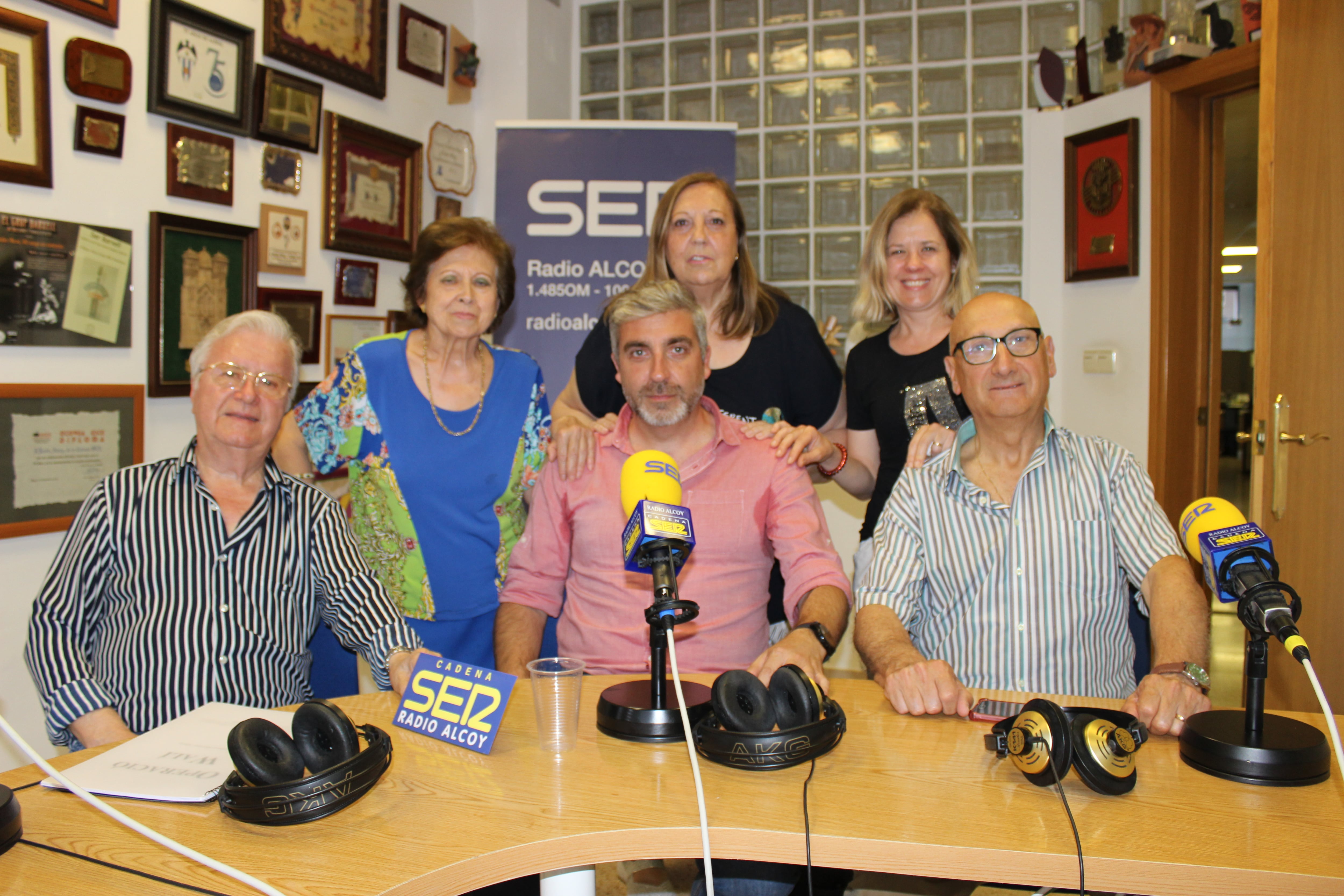 Carmen Blanquer, Marisa Albero, Carmina Aznar, Paco Aznar, Óscar Martínez y Toni Martínez
