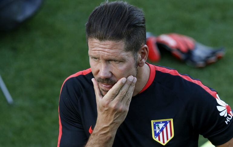 El entrenador del Atlético de Madrid, el argentino Diego Simeone, durante el entrenamiento