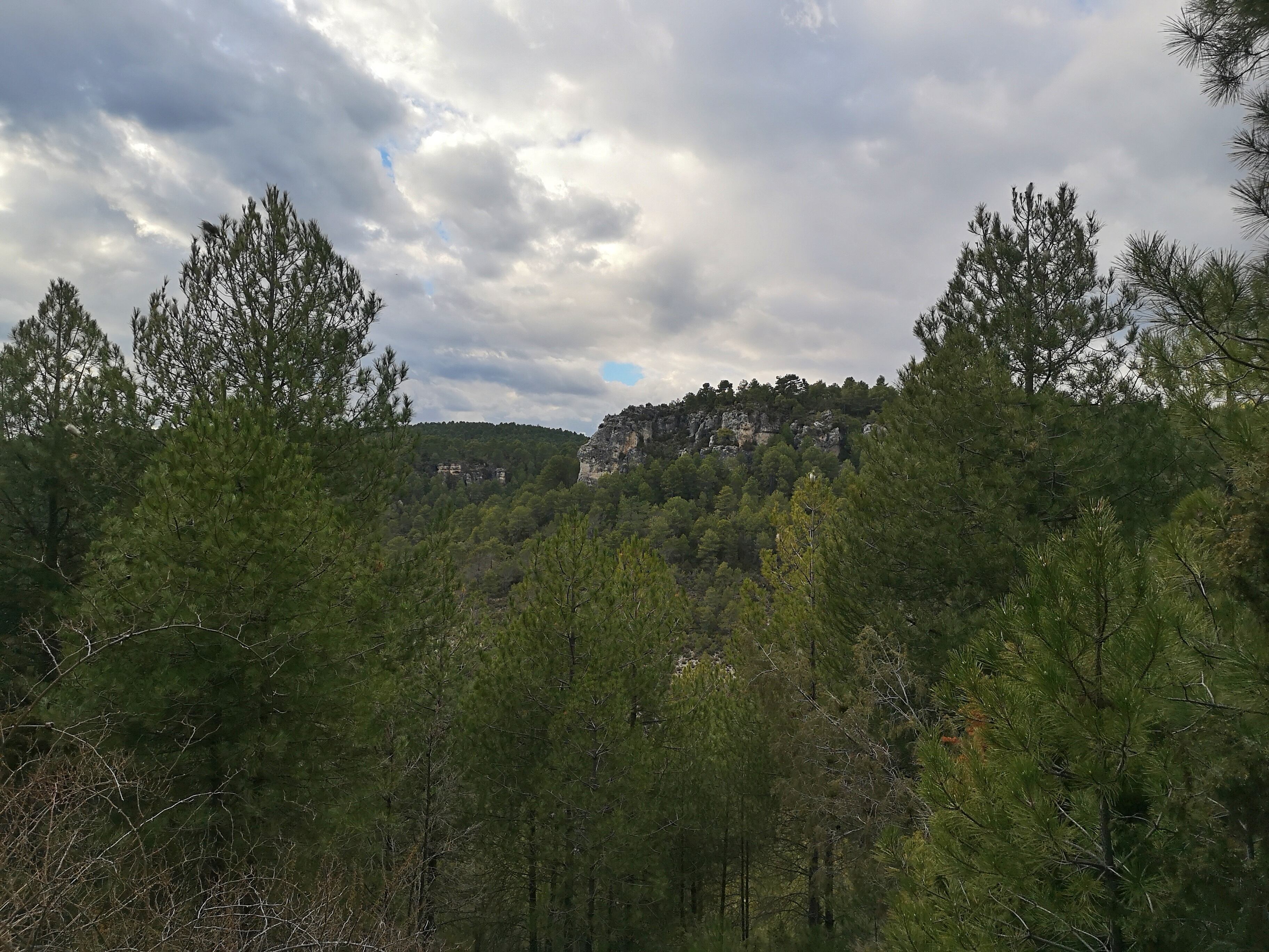 Paisaje en la ruta hacia la cueva Enkalafeli.