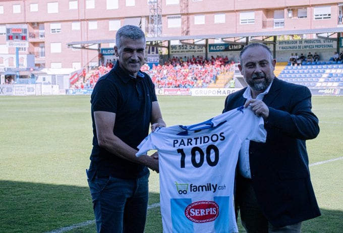 Vicente Parras suma 50 partidos más a esta camiseta, ya son 150