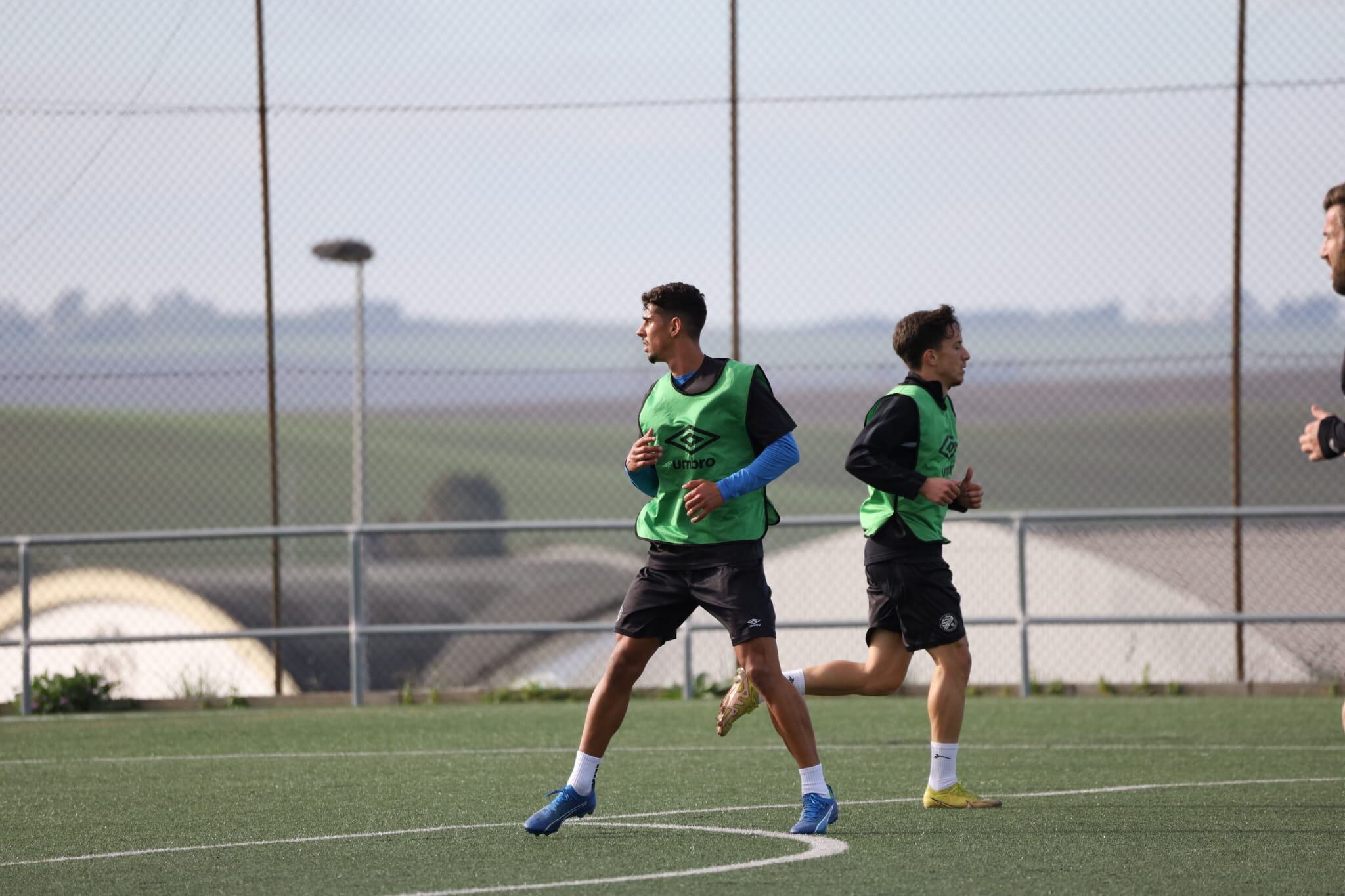 Pablo González durante el entrenamiento con el Xerez DFC