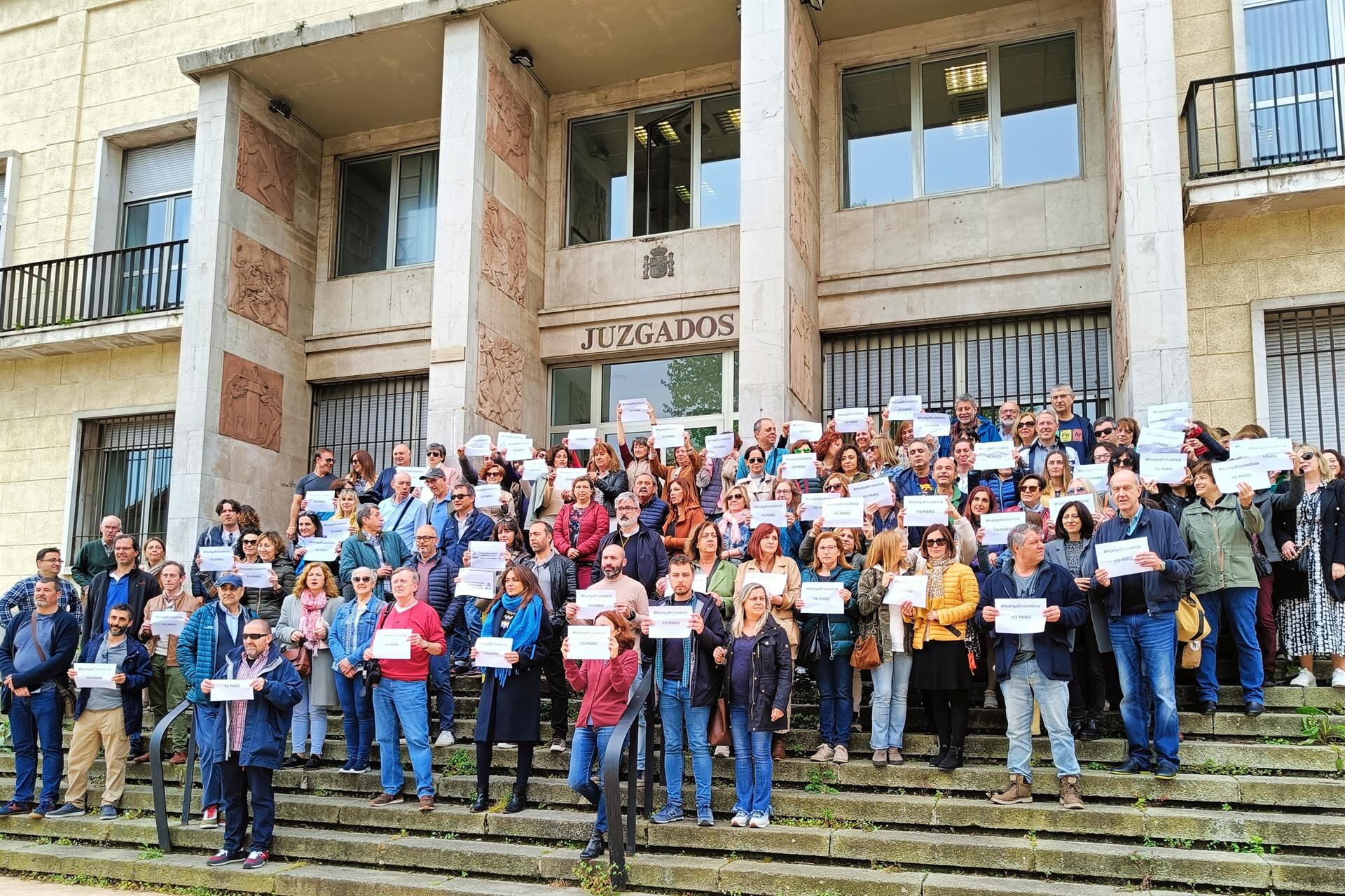 Concentración de funcionarios de Justicia ante los Juzgados de la calle Alta de Santander - CCOO