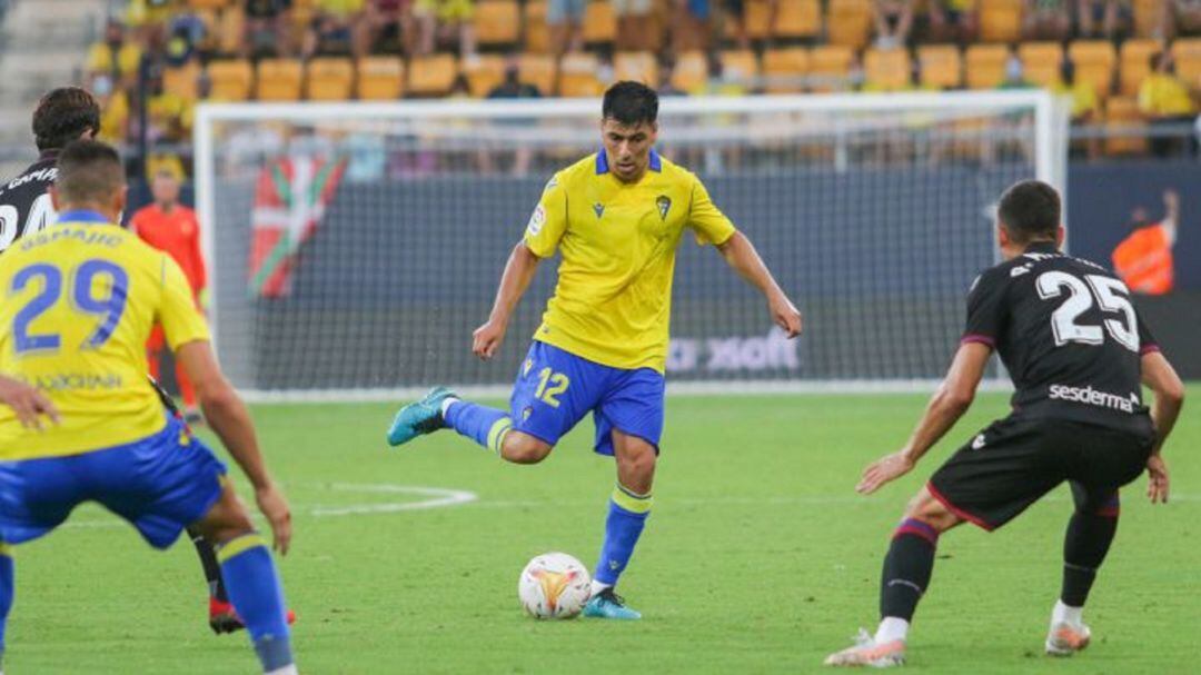 Alarcón, durante un partido del Cádiz CF