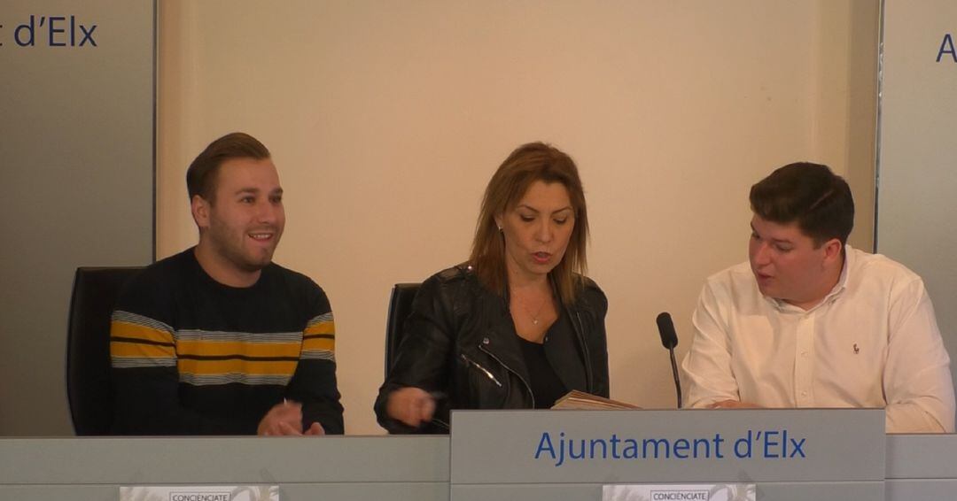 Teresa Maciá junto a Gorka Chazarra de Conciénciate.