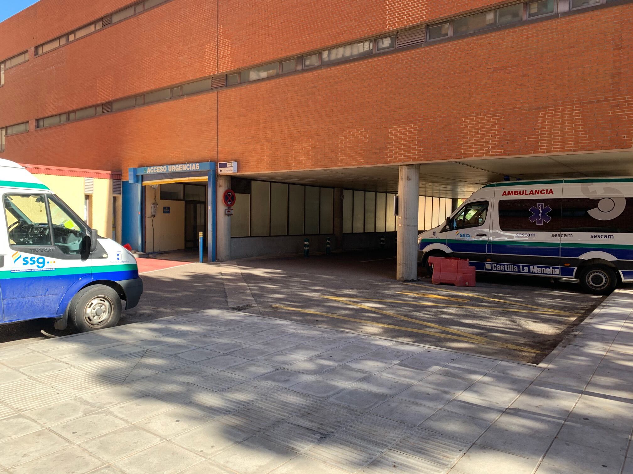 Ambulancias en el Hospital de Guadalajara/Foto archivo SER GU