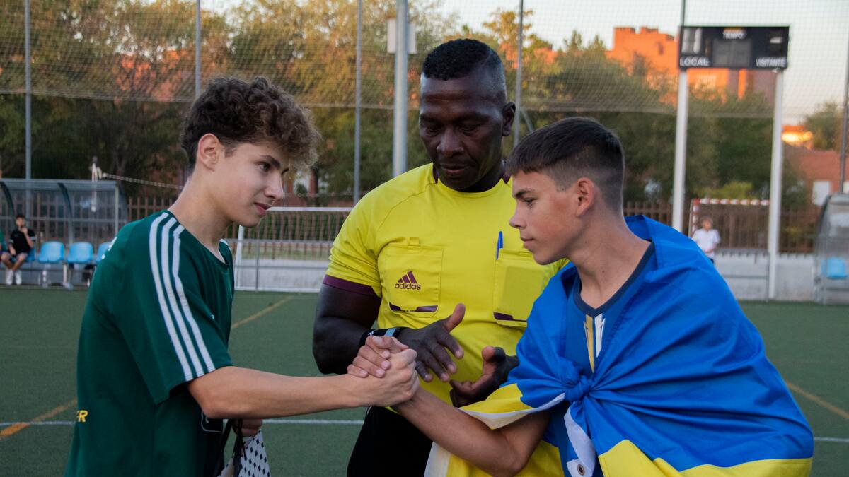 El Alcobendas CF y el Base juegan un triangular con 34 niños refugiados de Ucrania