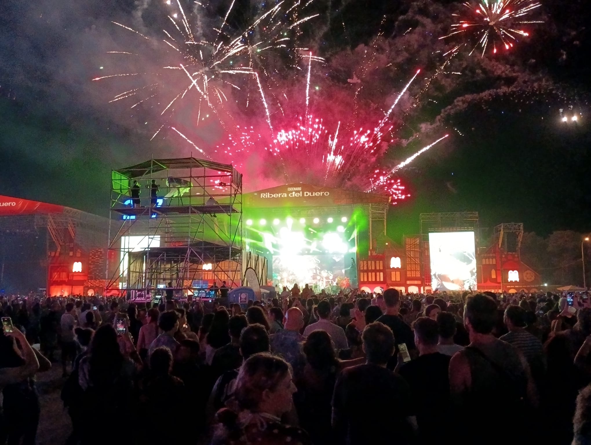 El recital de El Kanka finalizó con fuegos artificiales