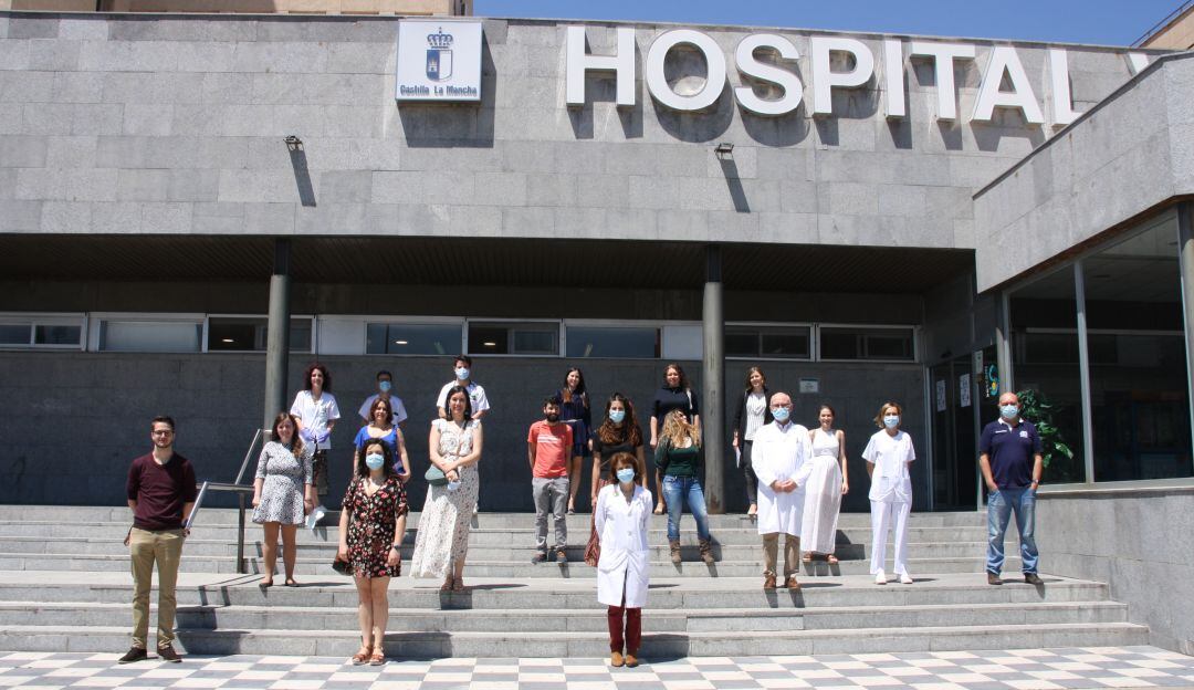 Acto de agradecimiento a los MIR que terminaban su formación a finales de este mes de mayo en el hospial Virgen de la Luz de Cuenca.