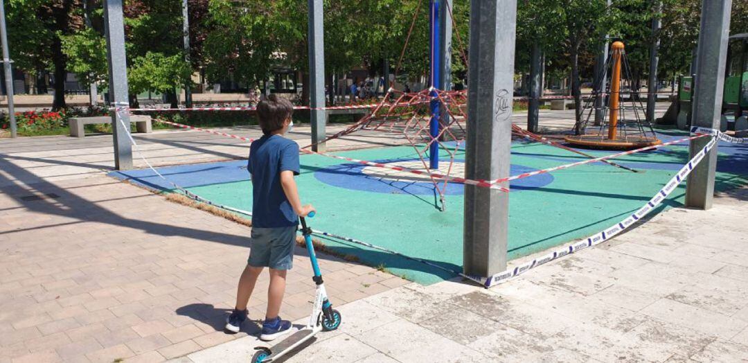 Imagen de Archivo. Fuentes municipales confirman que los parques infantiles y zonas de mantenimiento de mayores serán precintados en Palencia