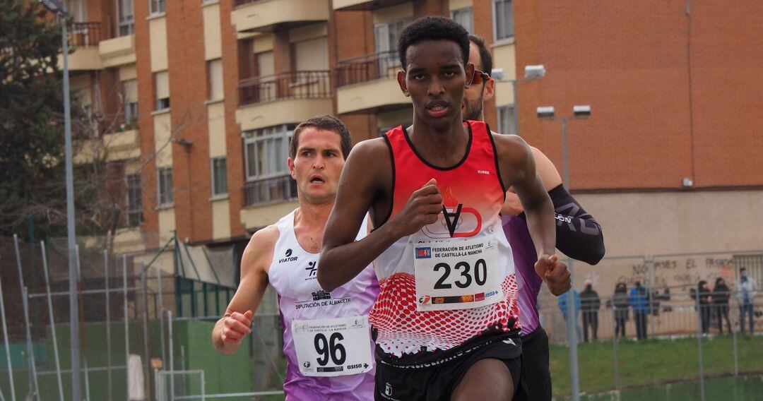 Mesfin Escamilla durante el control de marcas en el Luis Ocaña