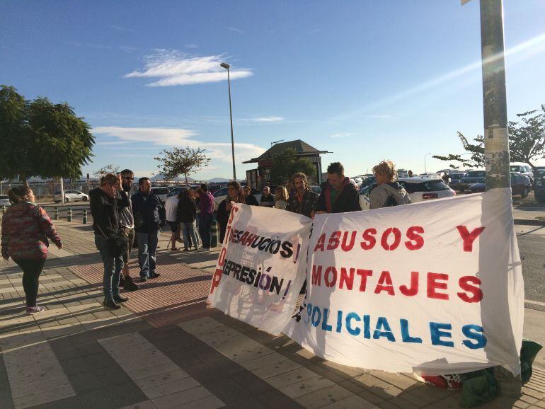 Concentración de la Plataforma Anti Desahucio frente a la Ciudad de la Justicia de Málaga 