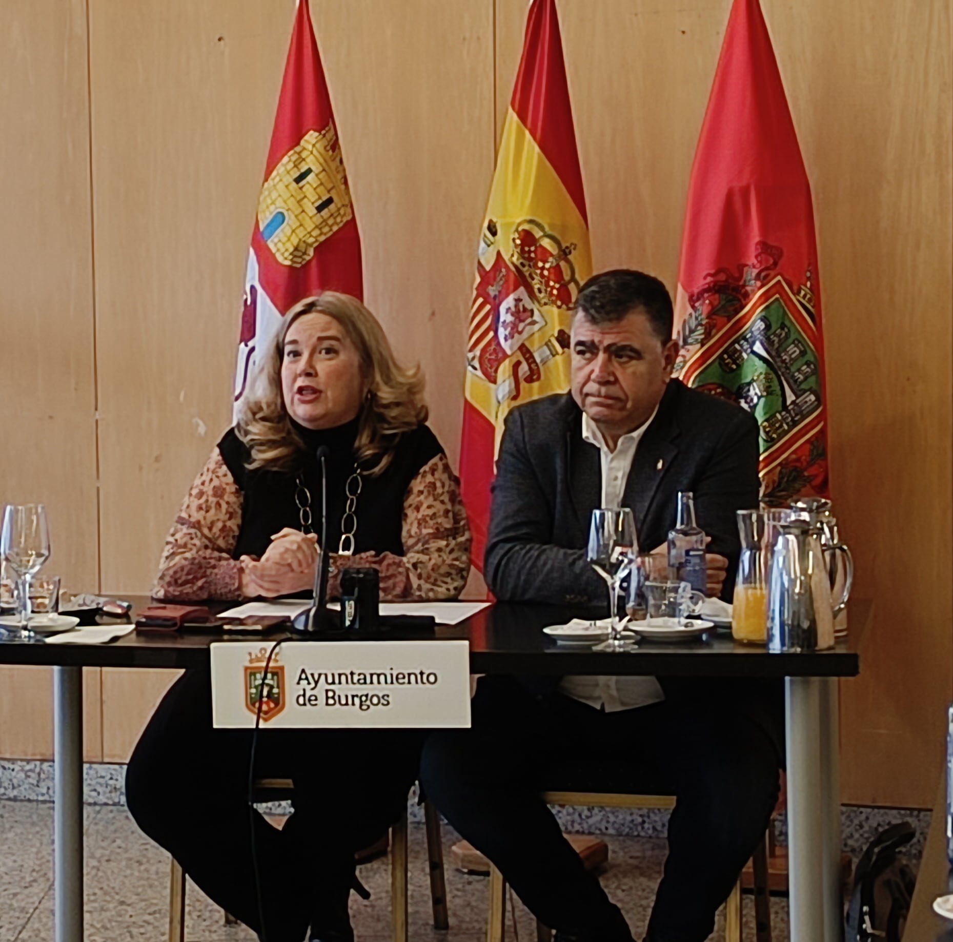 La alcaldesa Ayala y el vicealcalde Manso han hecho balance de la gestión en el Ayuntamiento de Burgos