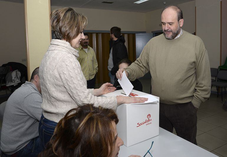 Votación del secretario general del PSOE de Cuenca, José Luis Martínez Guijarro