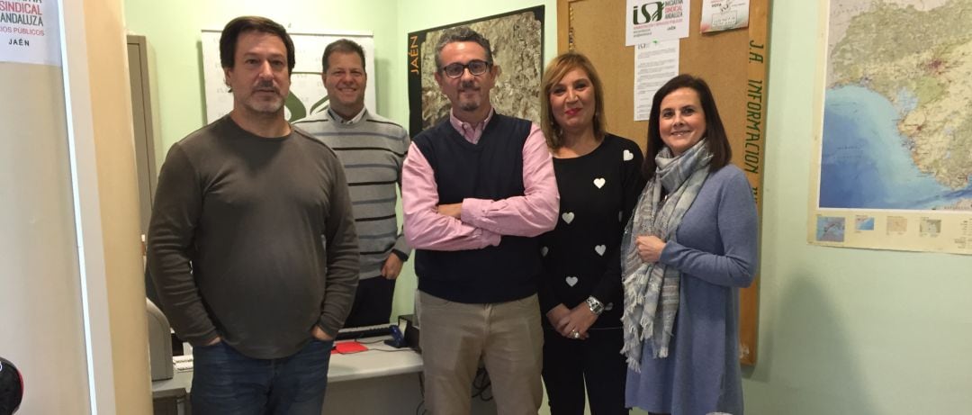 Miembros de ISA durante la inauguración de la nueva sede