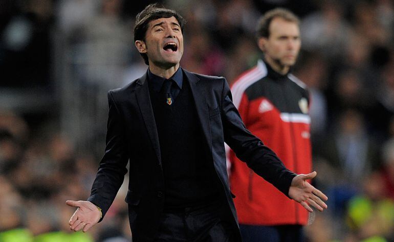 El técnico del Villarreal, en el banquillo del Bernabéu.